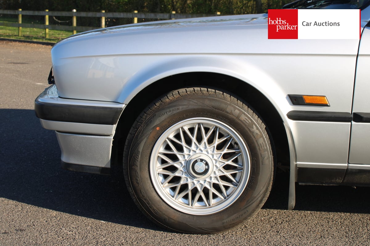 BMW 325I SE AUTO image 10