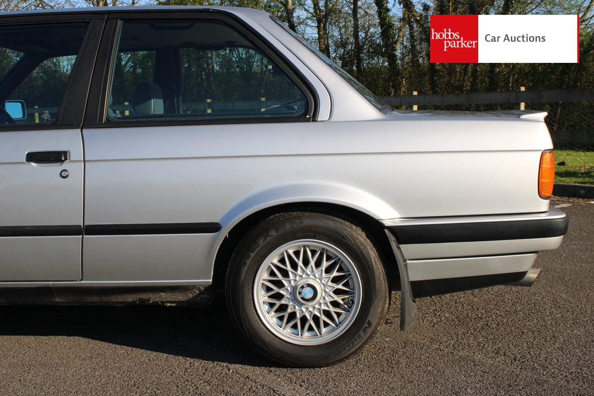 BMW 325I SE AUTO image 11