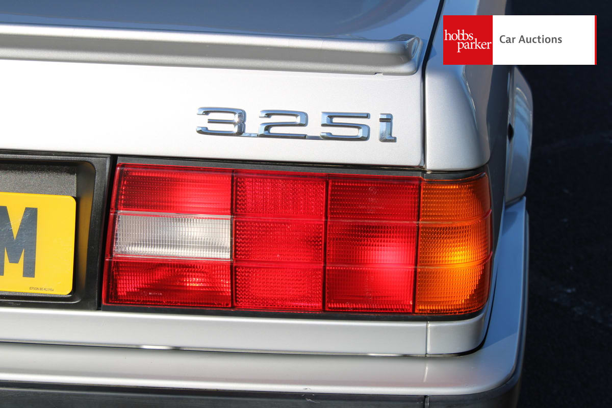 BMW 325I SE AUTO image 12