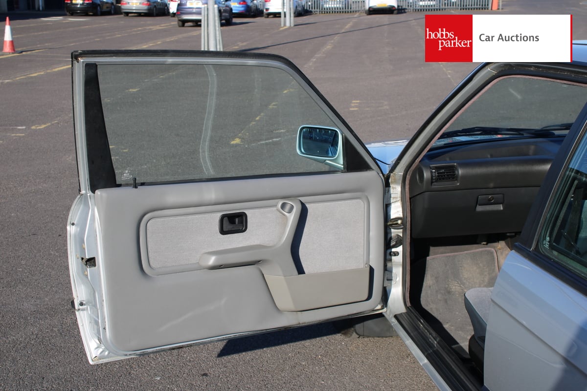 BMW 325I SE AUTO image 16