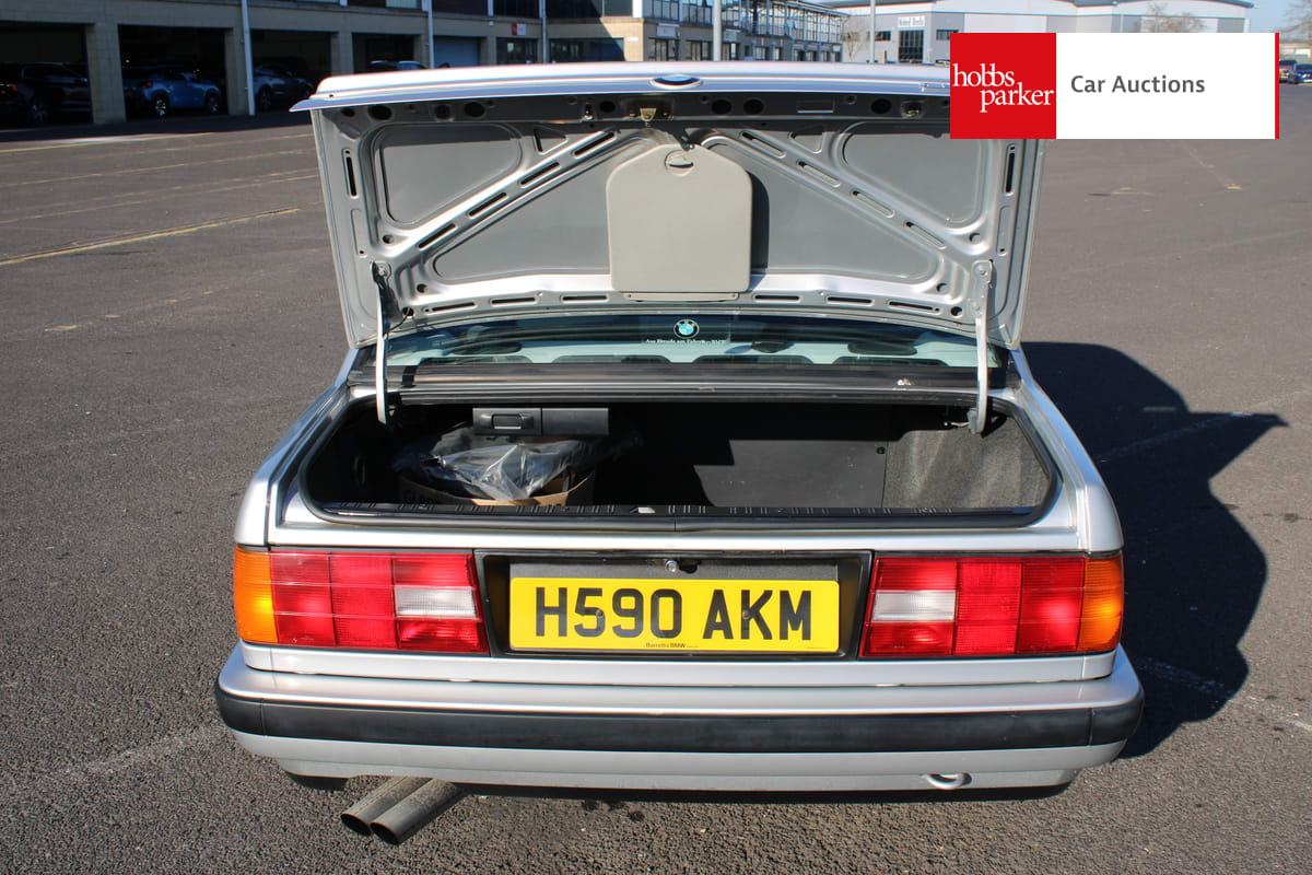 BMW 325I SE AUTO image 19