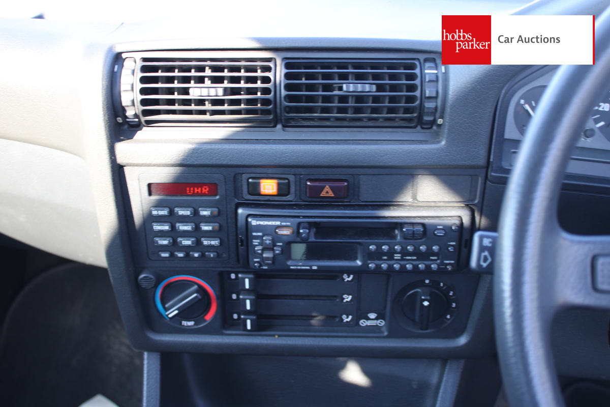 BMW 325I SE AUTO image 22