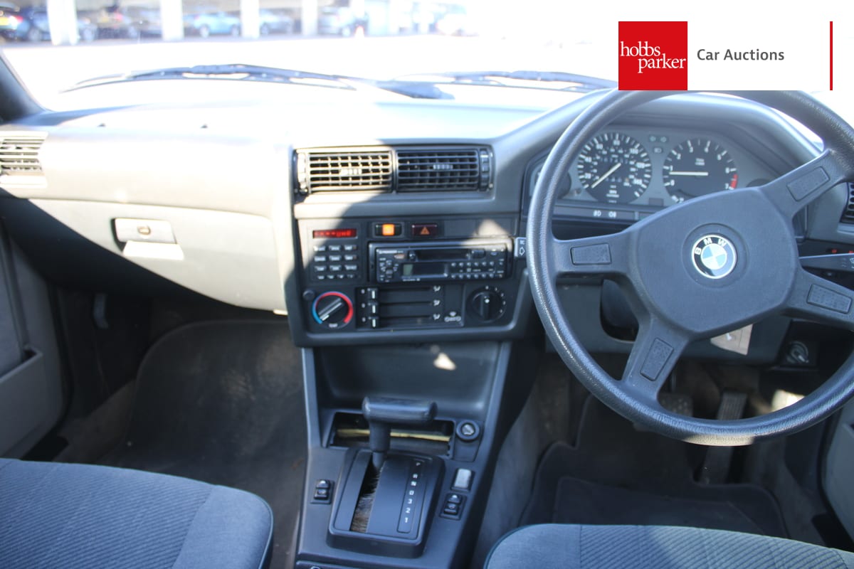 BMW 325I SE AUTO image 26