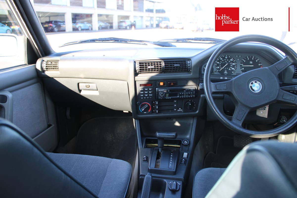 BMW 325I SE AUTO image 28