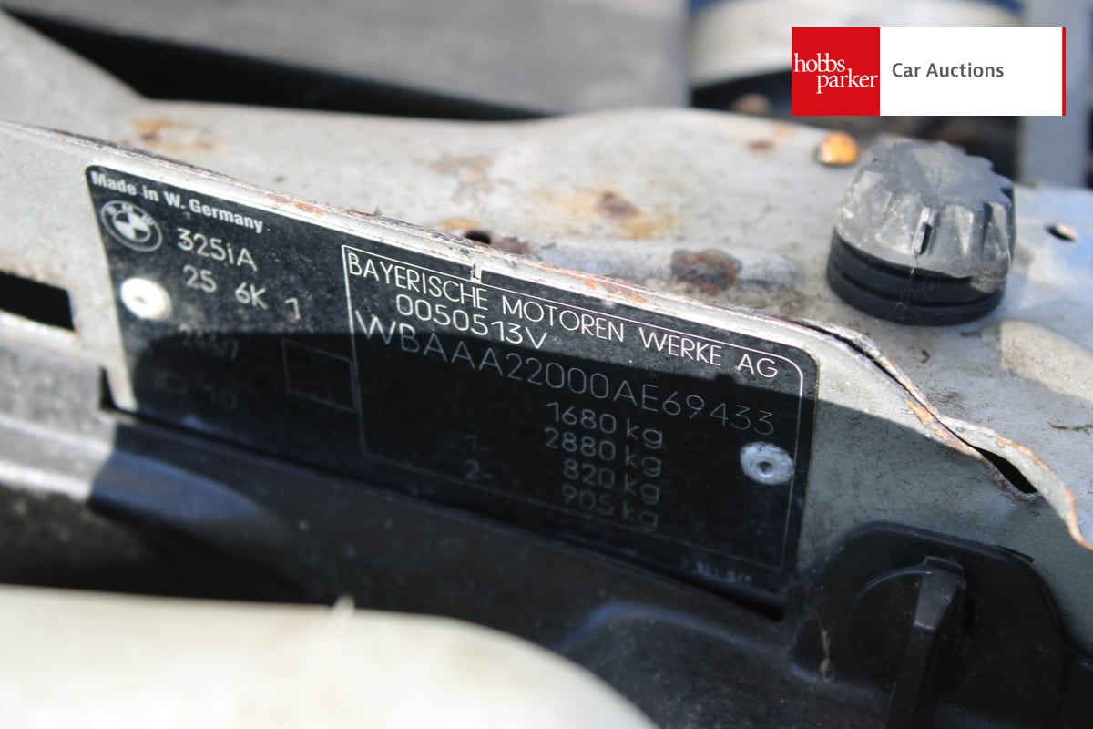 BMW 325I SE AUTO image 37