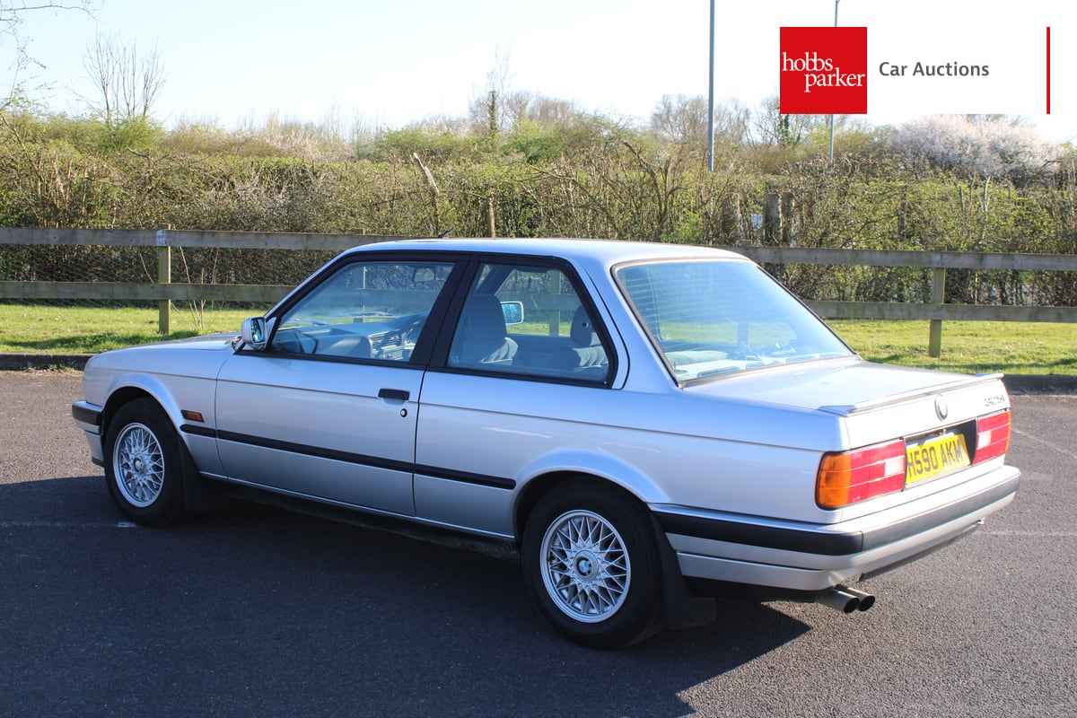 BMW 325I SE AUTO image 5