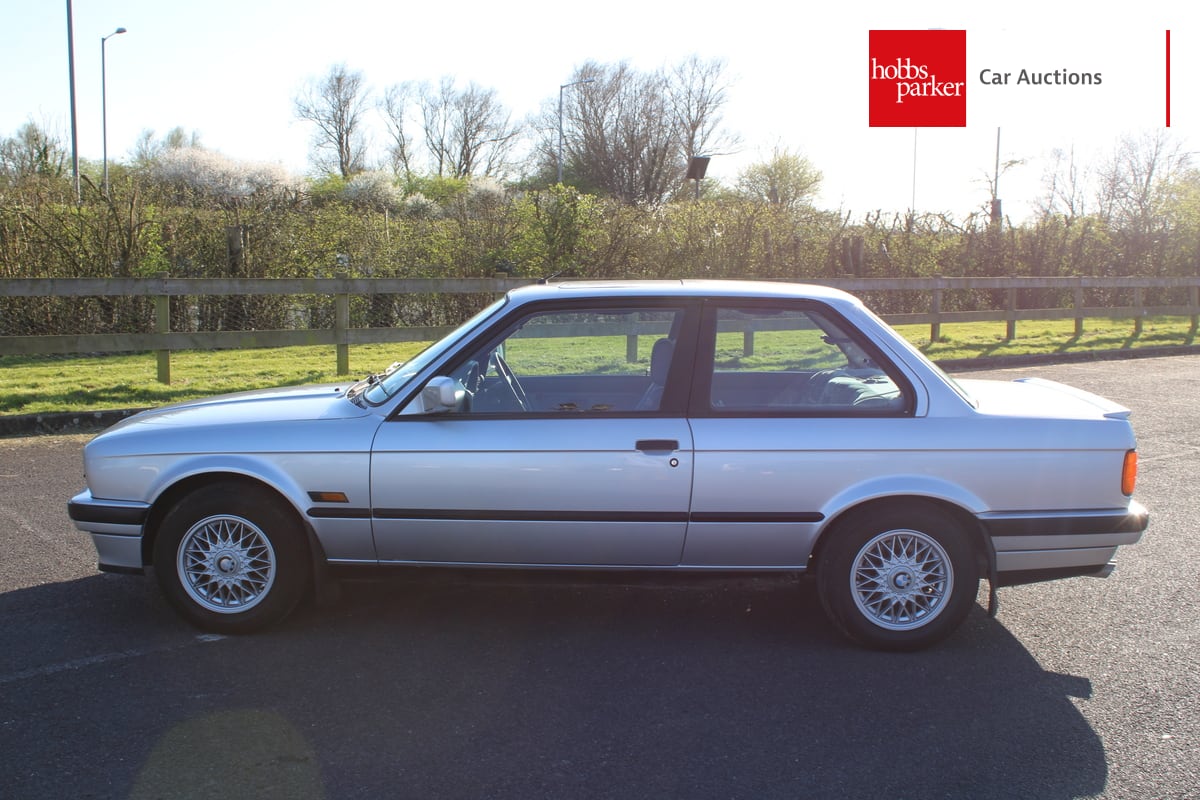 BMW 325I SE AUTO image 6