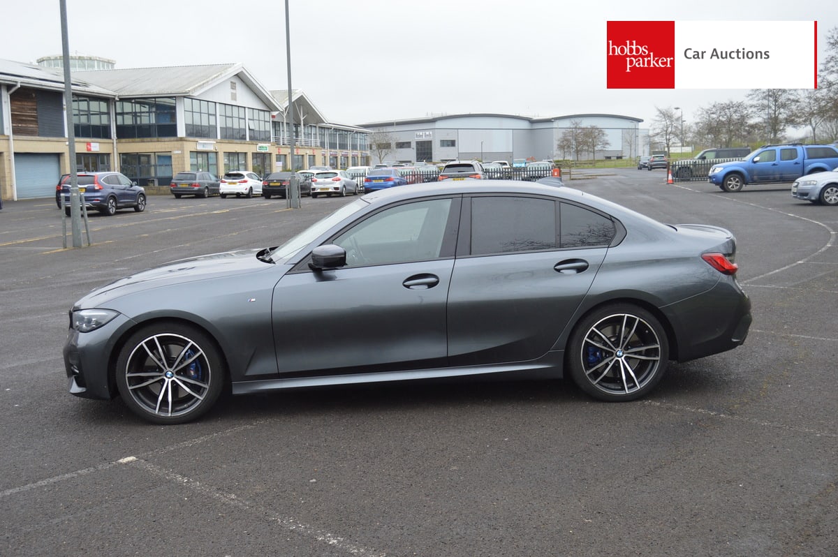 BMW 320I M SPORT AUTO image 6