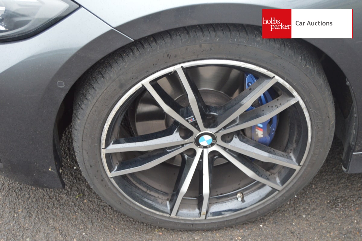 BMW 320I M SPORT AUTO image 9