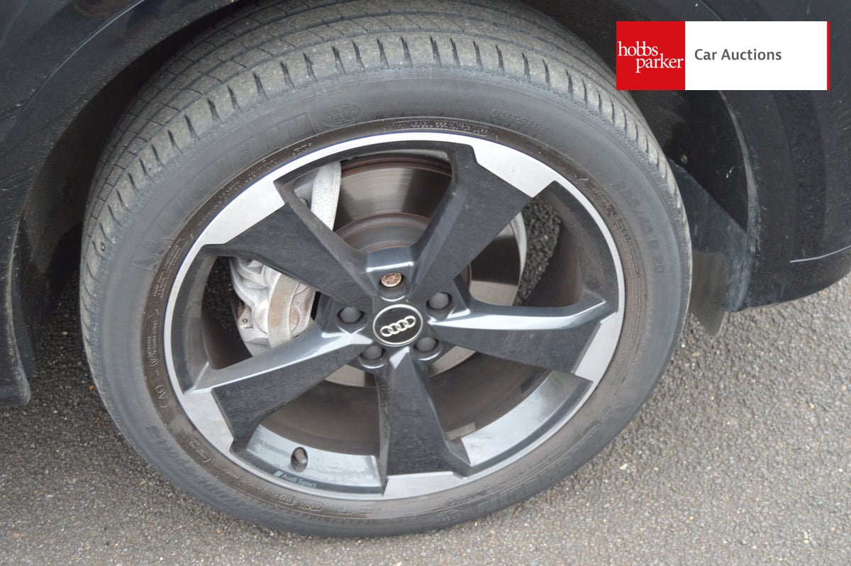 AUDI Q5 S LN BLK ED 45 TFSI QUAT SA image 12