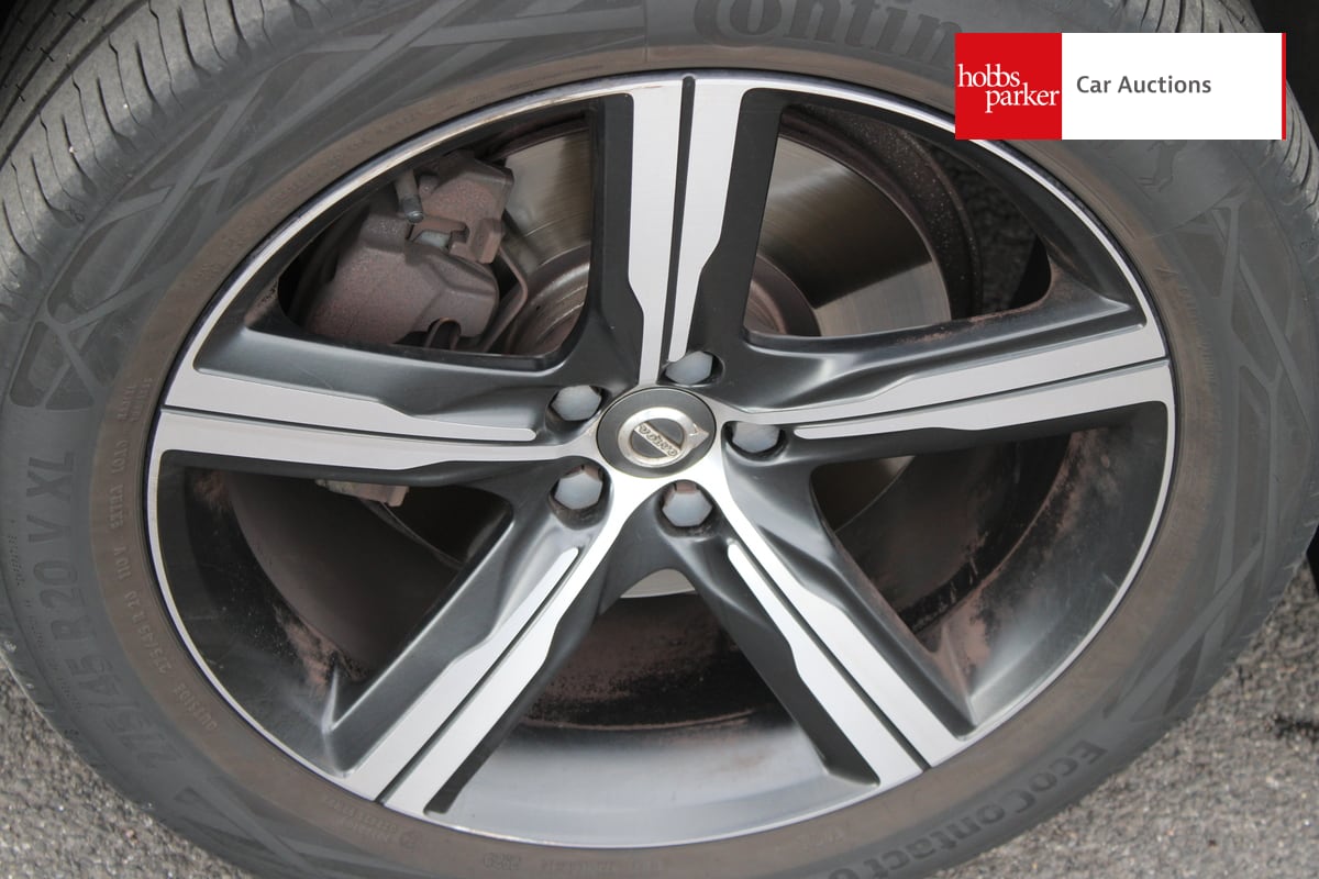 VOLVO XC90 R-DESIGN D5 P-PULSE AWD A image 9