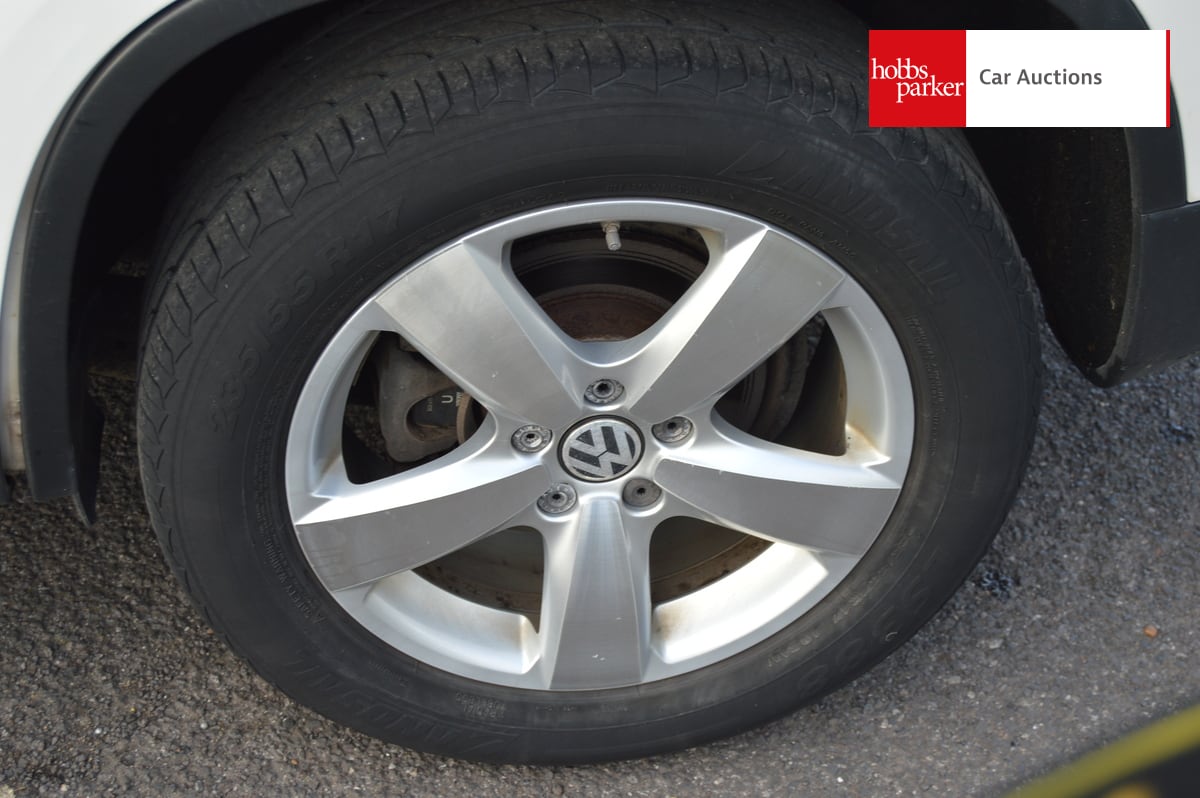 VOLKSWAGEN TIGUAN S TDI BLUE TECH 4MOTION image 10