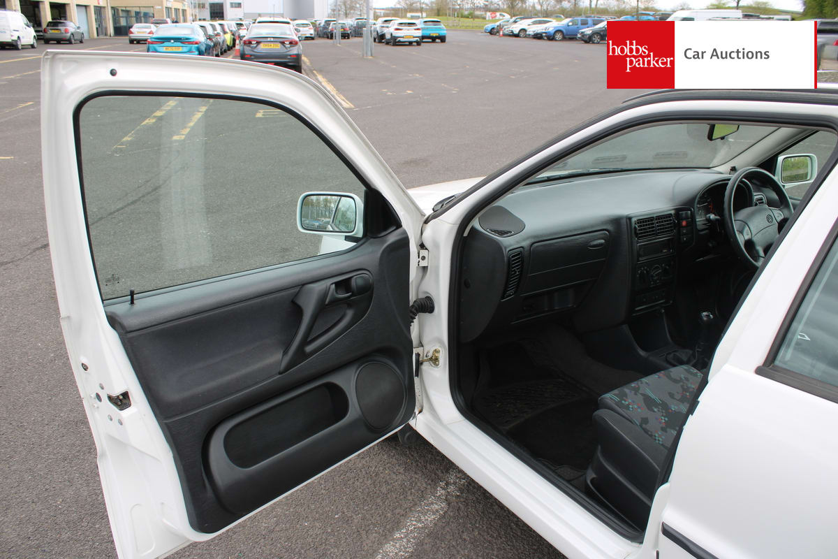 VOLKSWAGEN POLO 1.6 GLX image 30