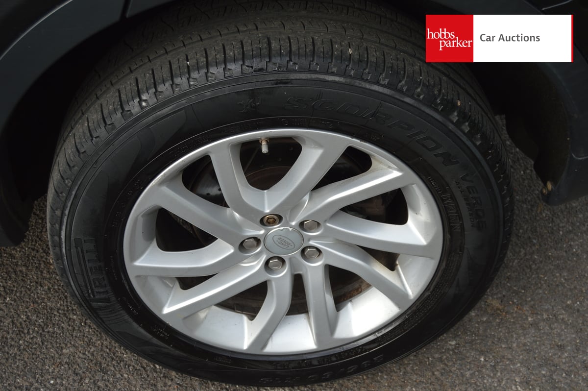 LAND ROVER DISCOVERY SPORT SE TECH TD4 A image 10