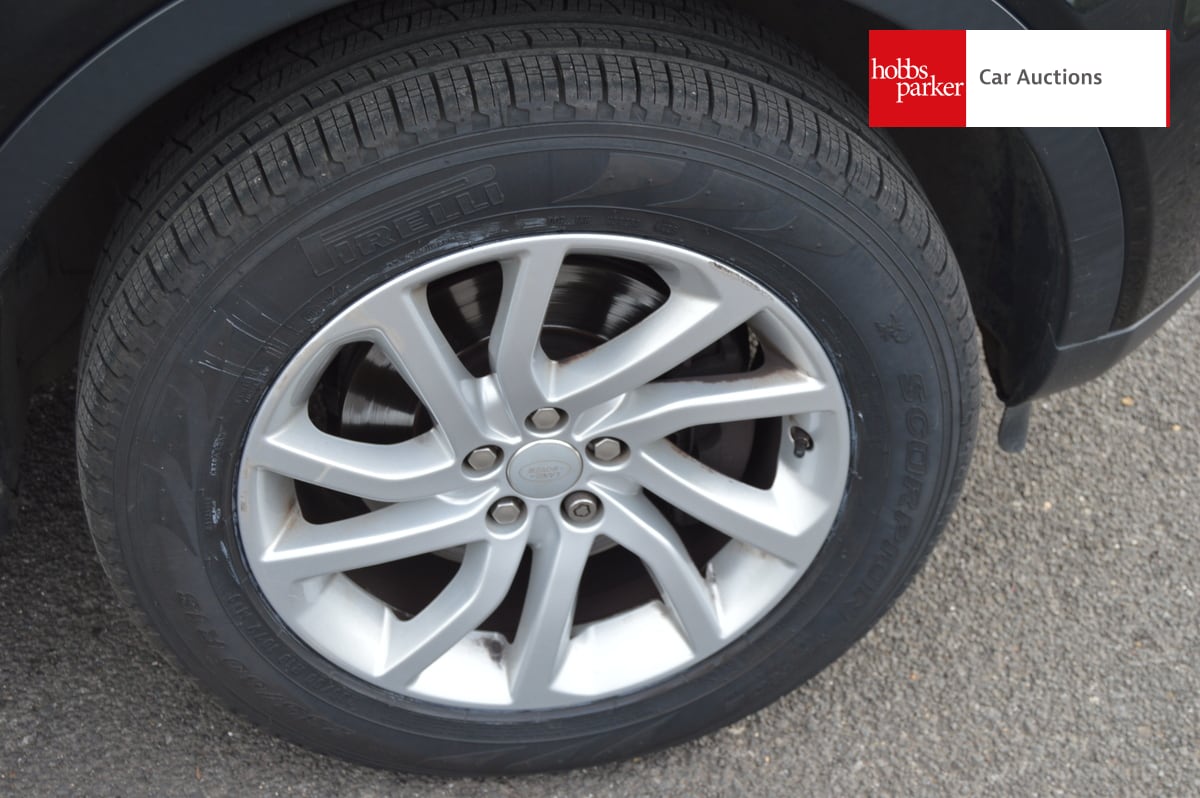 LAND ROVER DISCOVERY SPORT SE TECH TD4 A image 12