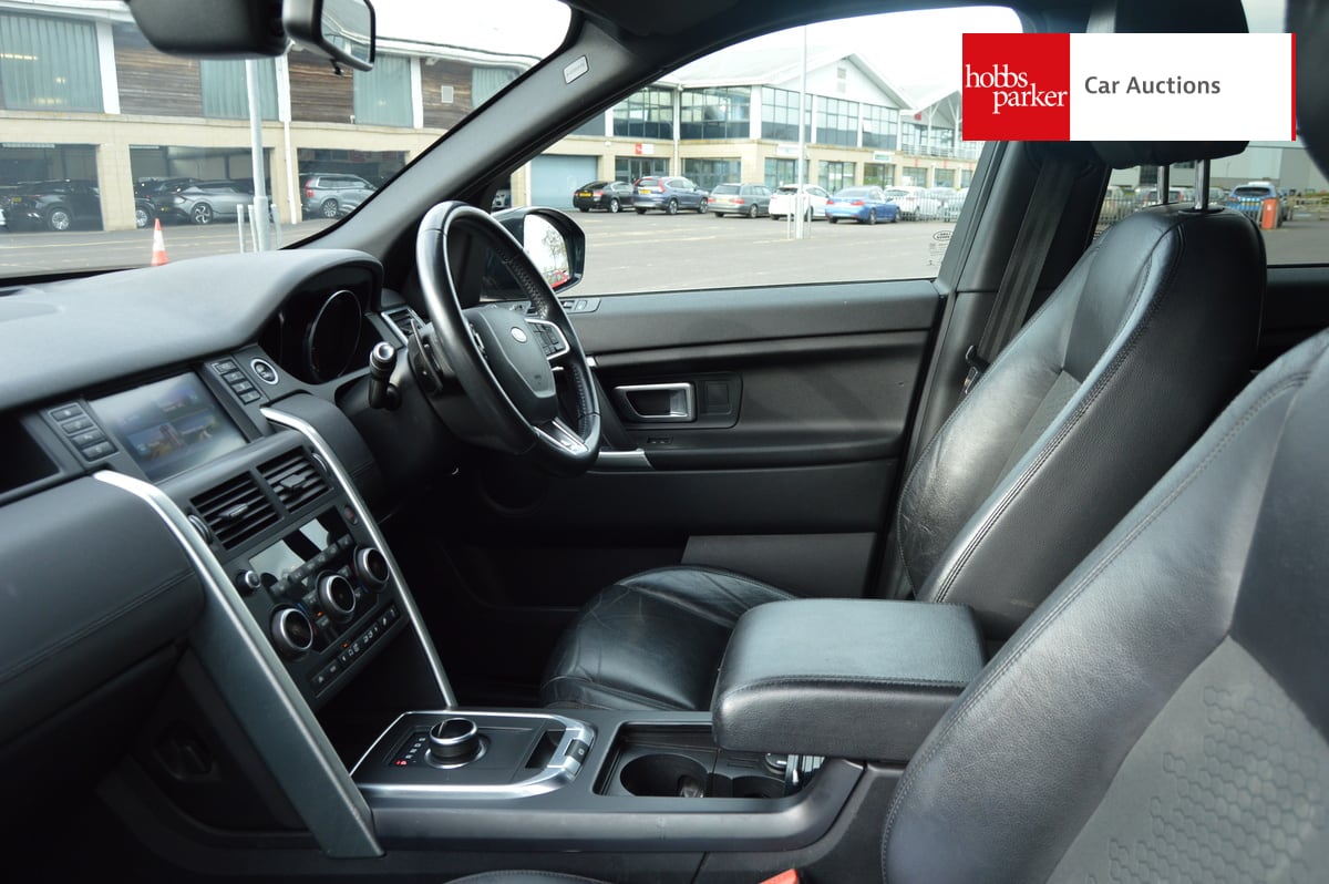 LAND ROVER DISCOVERY SPORT SE TECH TD4 A image 13