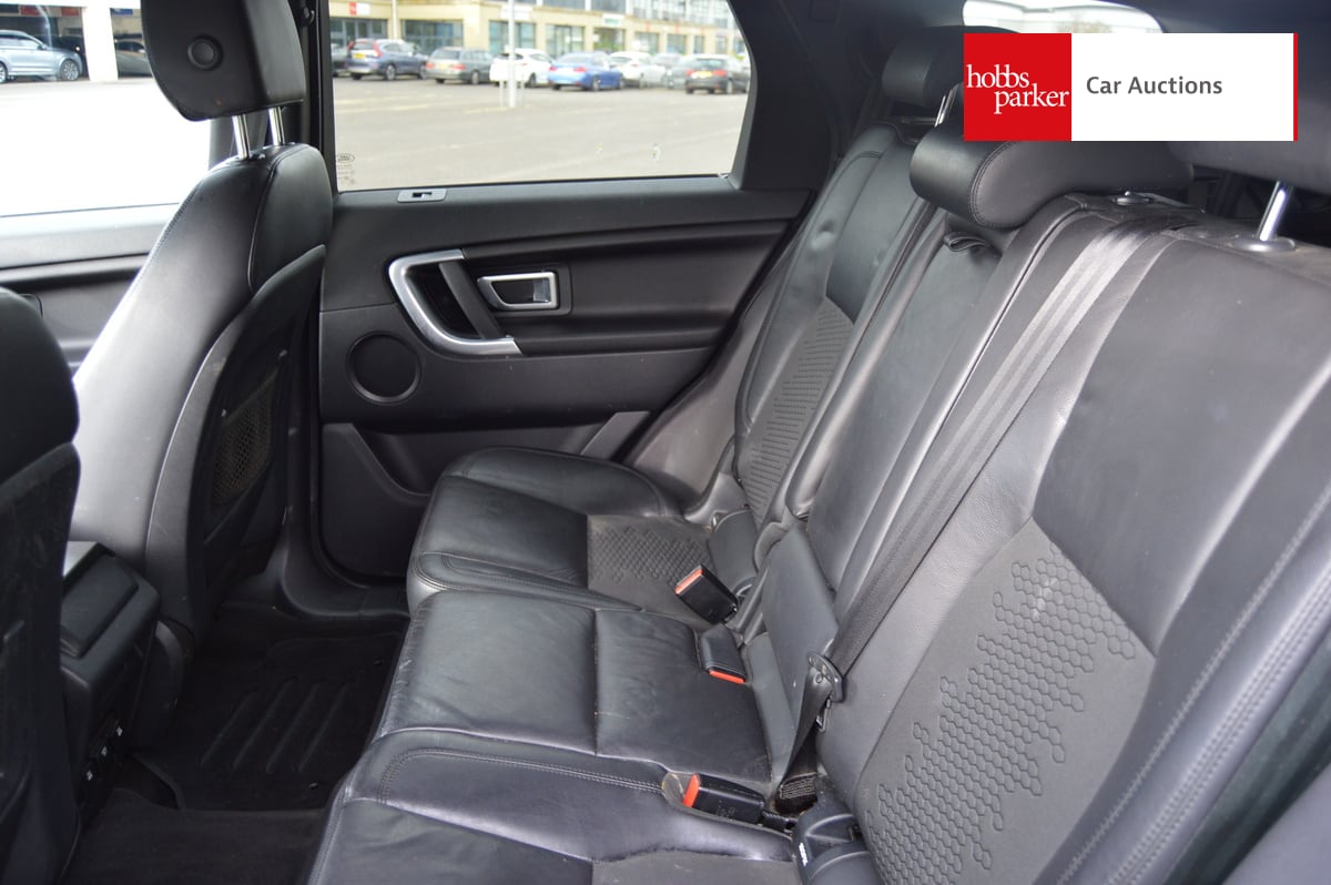 LAND ROVER DISCOVERY SPORT SE TECH TD4 A image 14