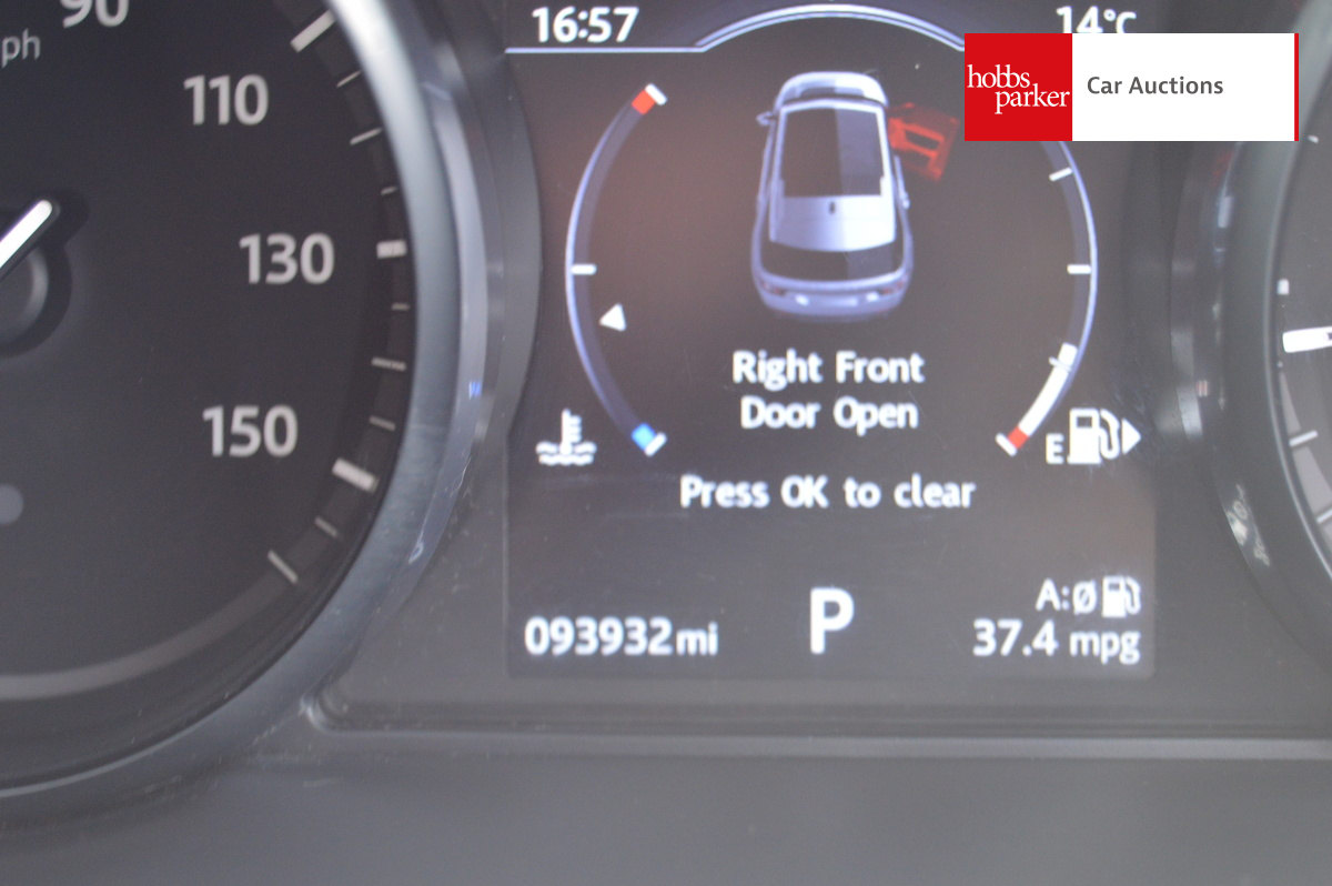 LAND ROVER DISCOVERY SPORT SE TECH TD4 A image 16