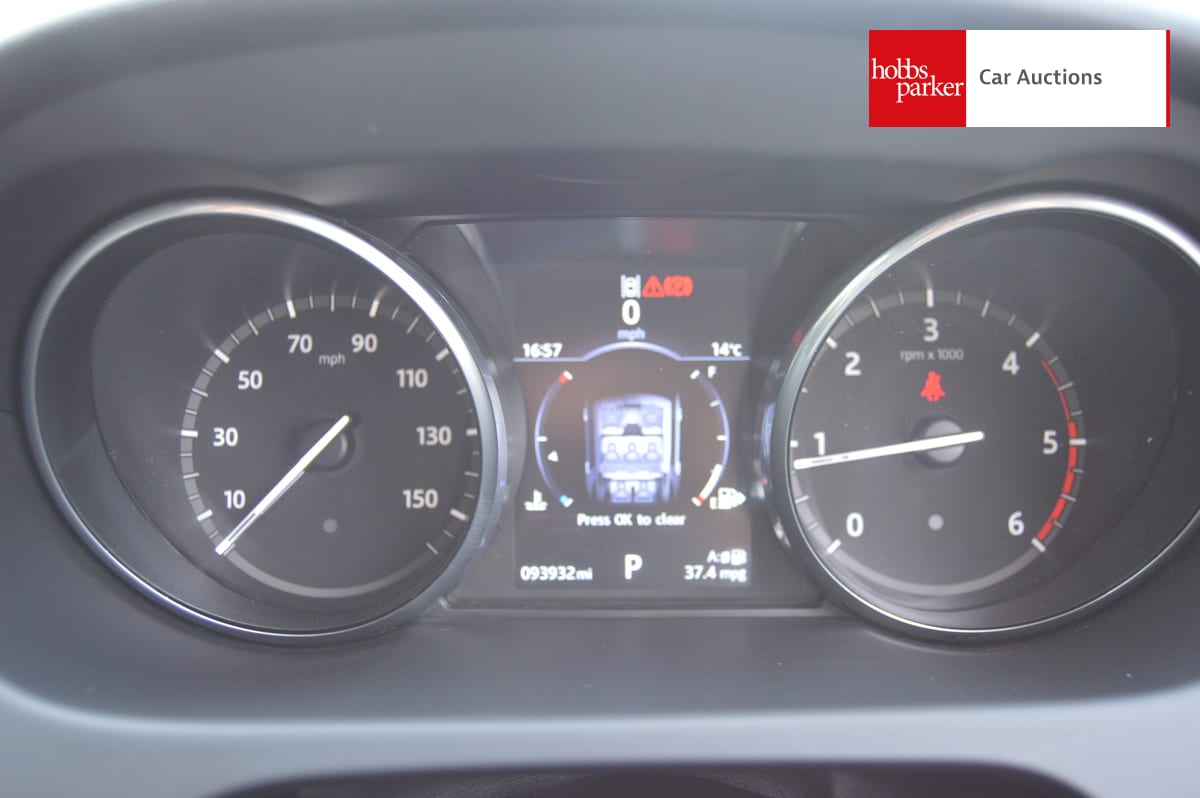 LAND ROVER DISCOVERY SPORT SE TECH TD4 A image 17