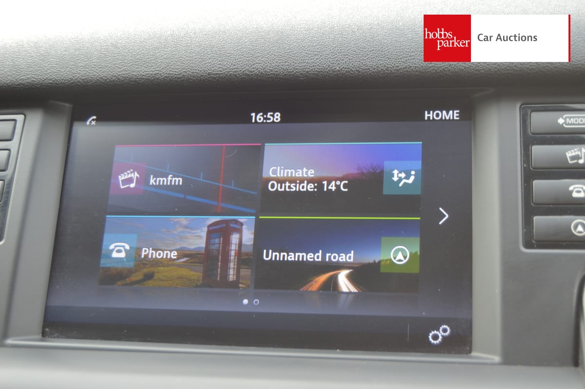 LAND ROVER DISCOVERY SPORT SE TECH TD4 A image 18