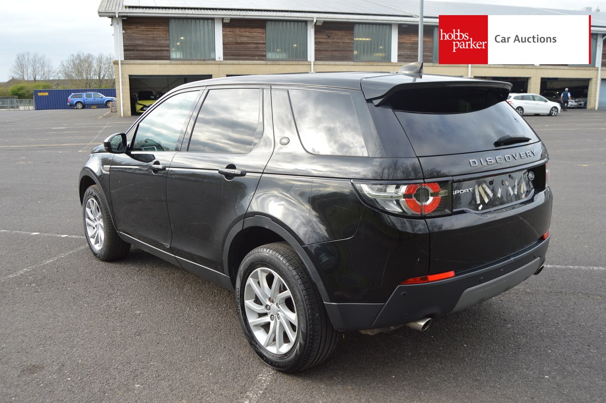 LAND ROVER DISCOVERY SPORT SE TECH TD4 A image 5