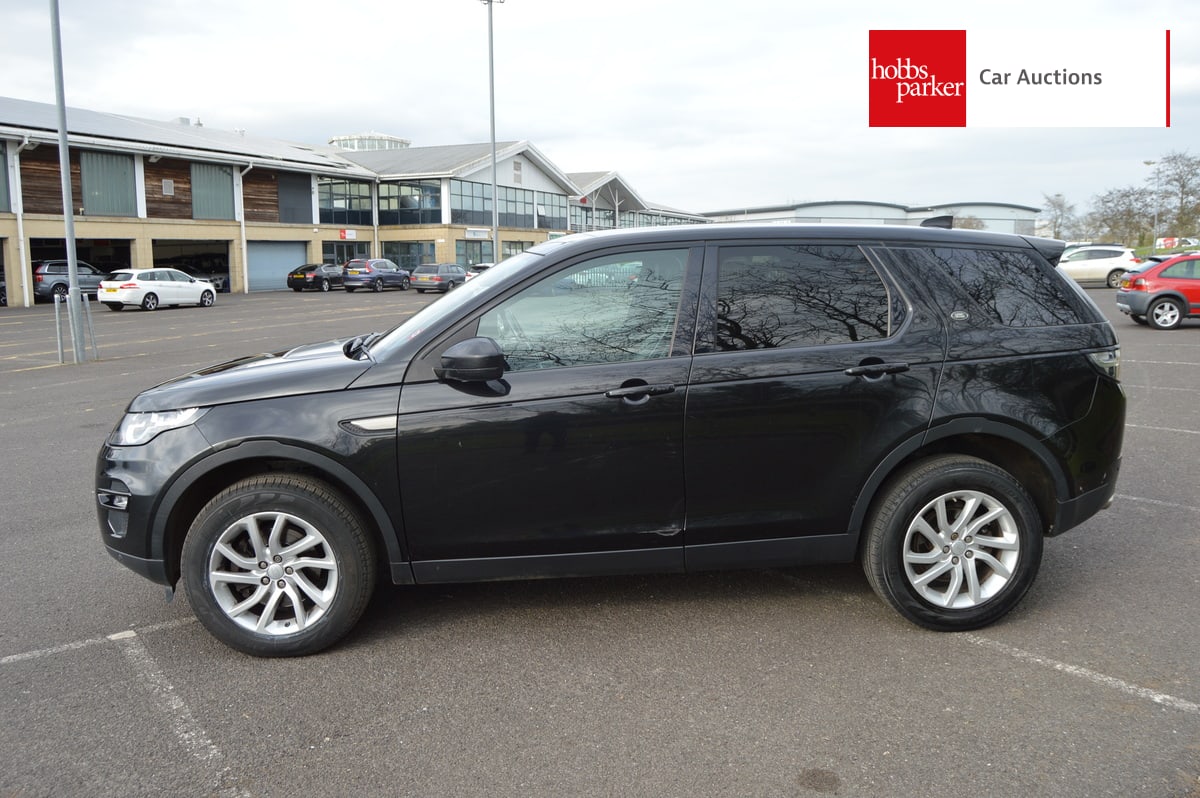 LAND ROVER DISCOVERY SPORT SE TECH TD4 A image 6