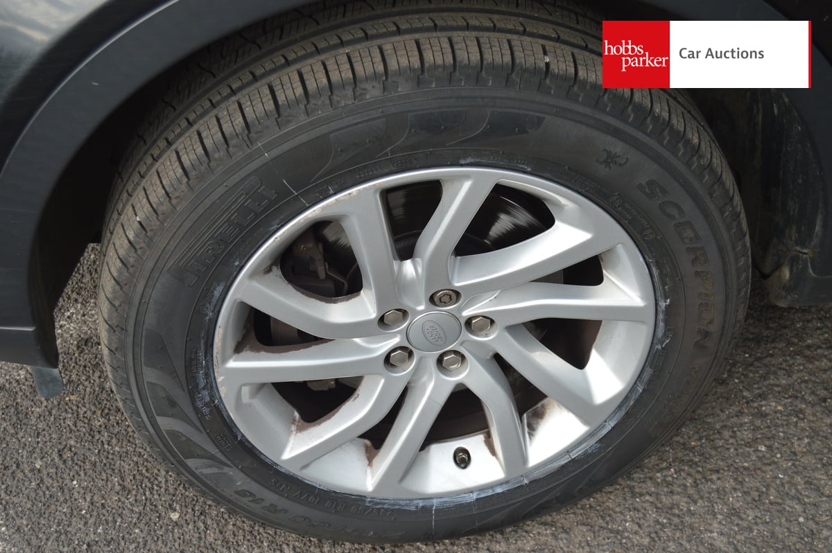 LAND ROVER DISCOVERY SPORT SE TECH TD4 A image 9