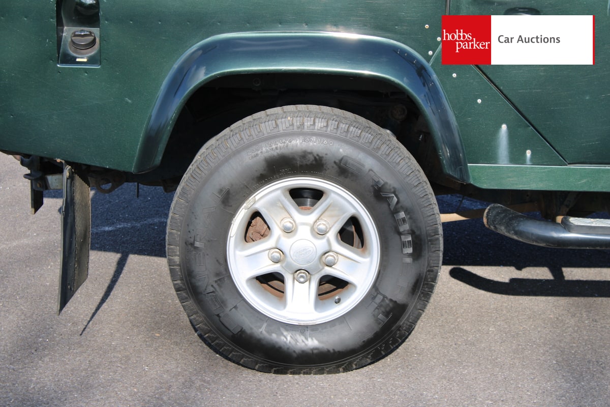 LAND ROVER DEFENDER 110 TD5 XS image 13