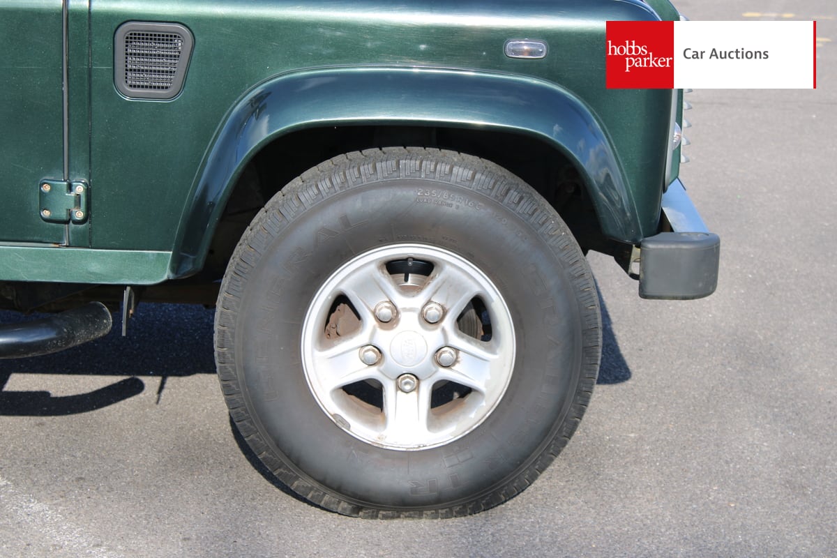 LAND ROVER DEFENDER 110 TD5 XS image 14