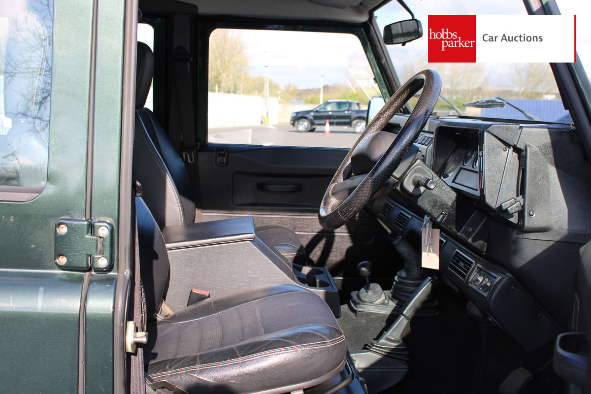 LAND ROVER DEFENDER 110 TD5 XS image 15
