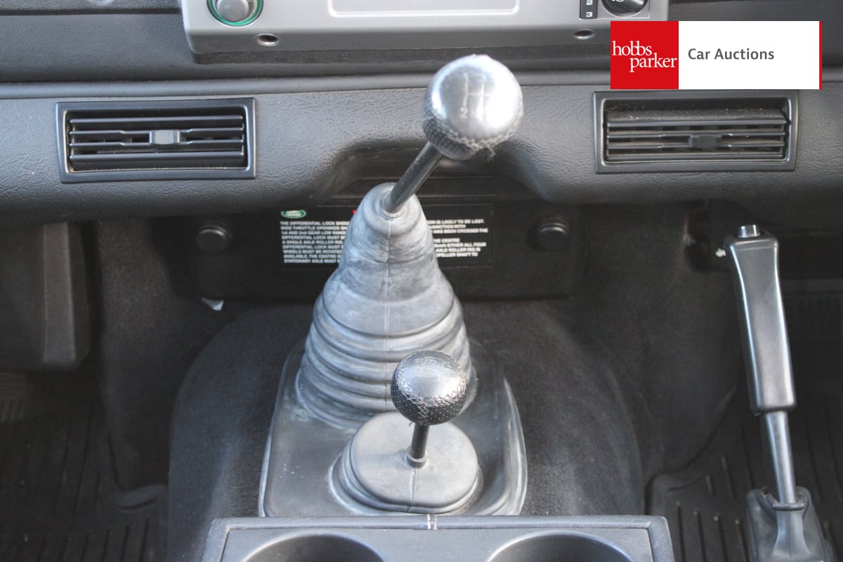 LAND ROVER DEFENDER 110 TD5 XS image 22