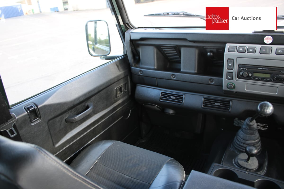 LAND ROVER DEFENDER 110 TD5 XS image 23