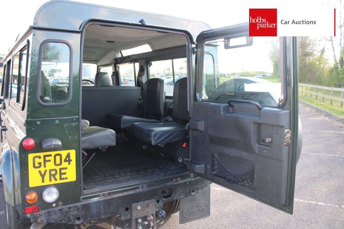 LAND ROVER DEFENDER 110 TD5 XS image 29