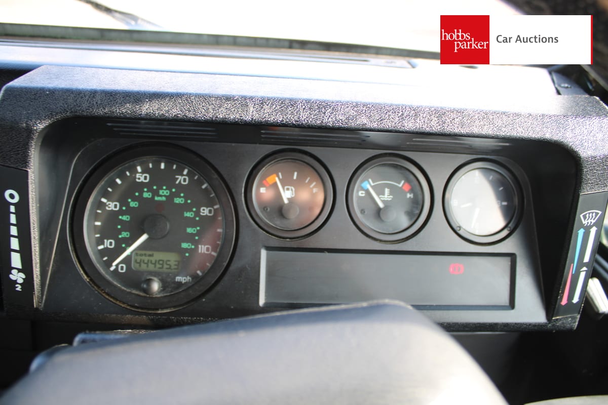 LAND ROVER DEFENDER 110 TD5 XS image 31