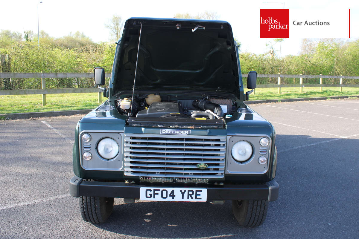 LAND ROVER DEFENDER 110 TD5 XS image 37