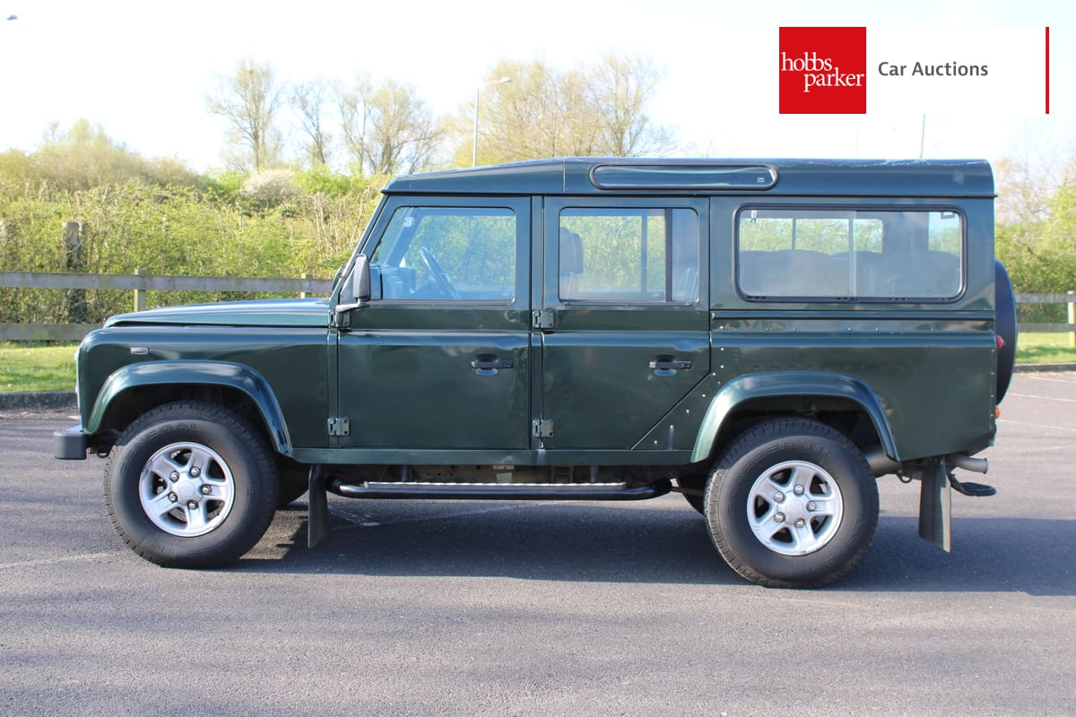 LAND ROVER DEFENDER 110 TD5 XS image 6
