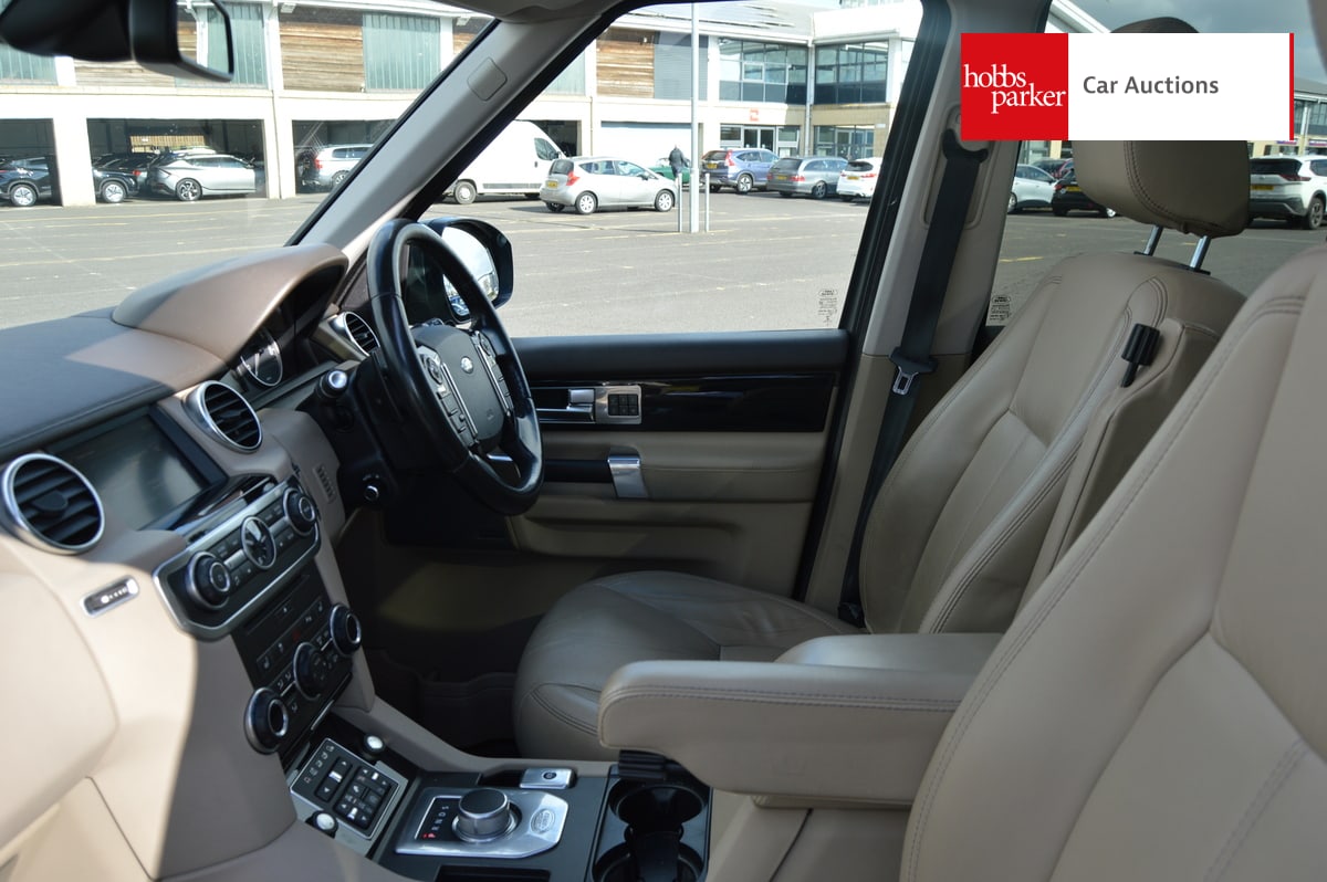 LAND ROVER DISCOVERY HSE SDV6 AUTO image 13