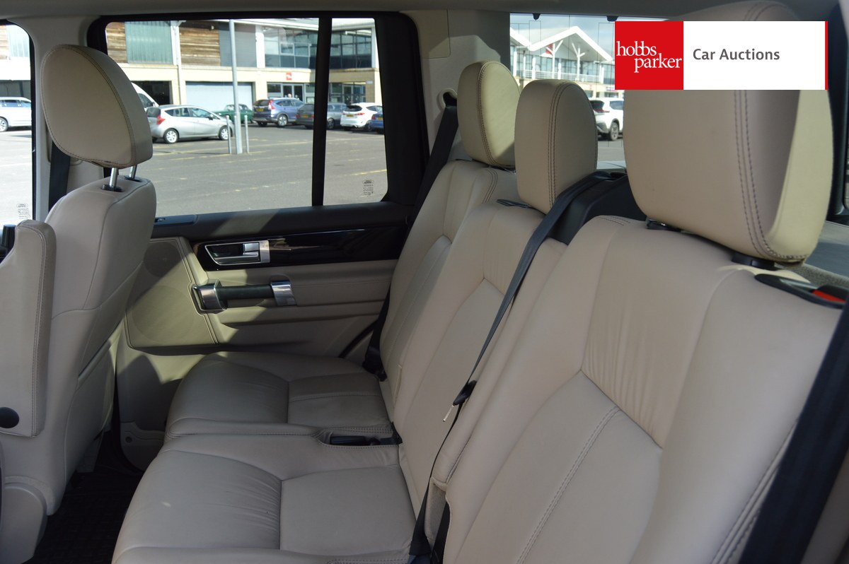 LAND ROVER DISCOVERY HSE SDV6 AUTO image 14