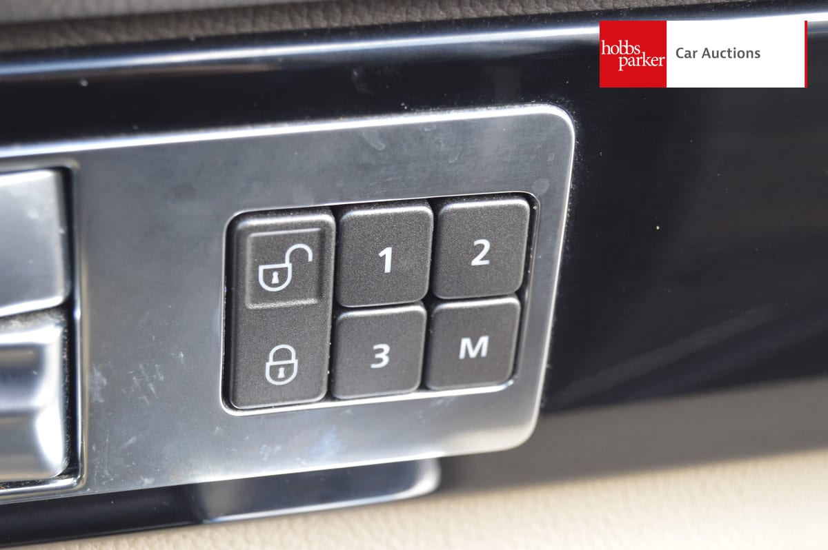 LAND ROVER DISCOVERY HSE SDV6 AUTO image 20