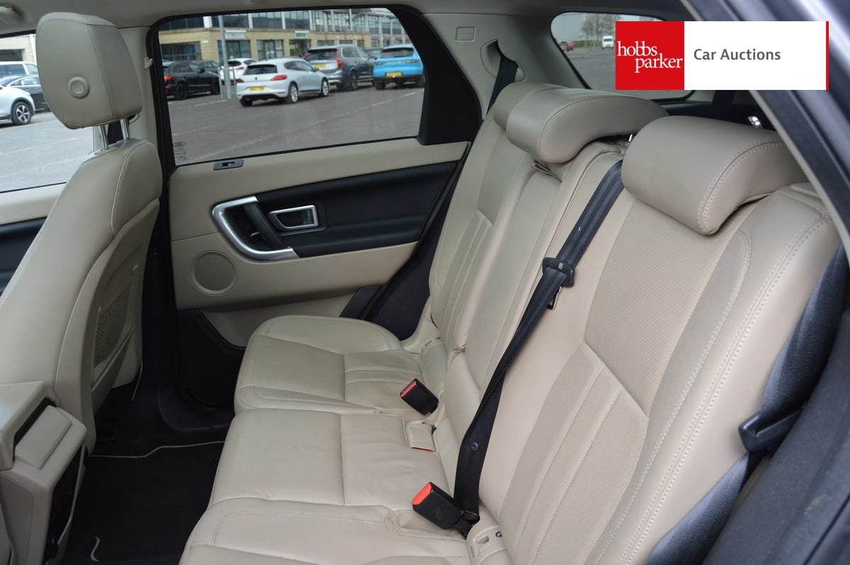 LAND ROVER DISCO-Y SPORT BLACK HSE T image 14