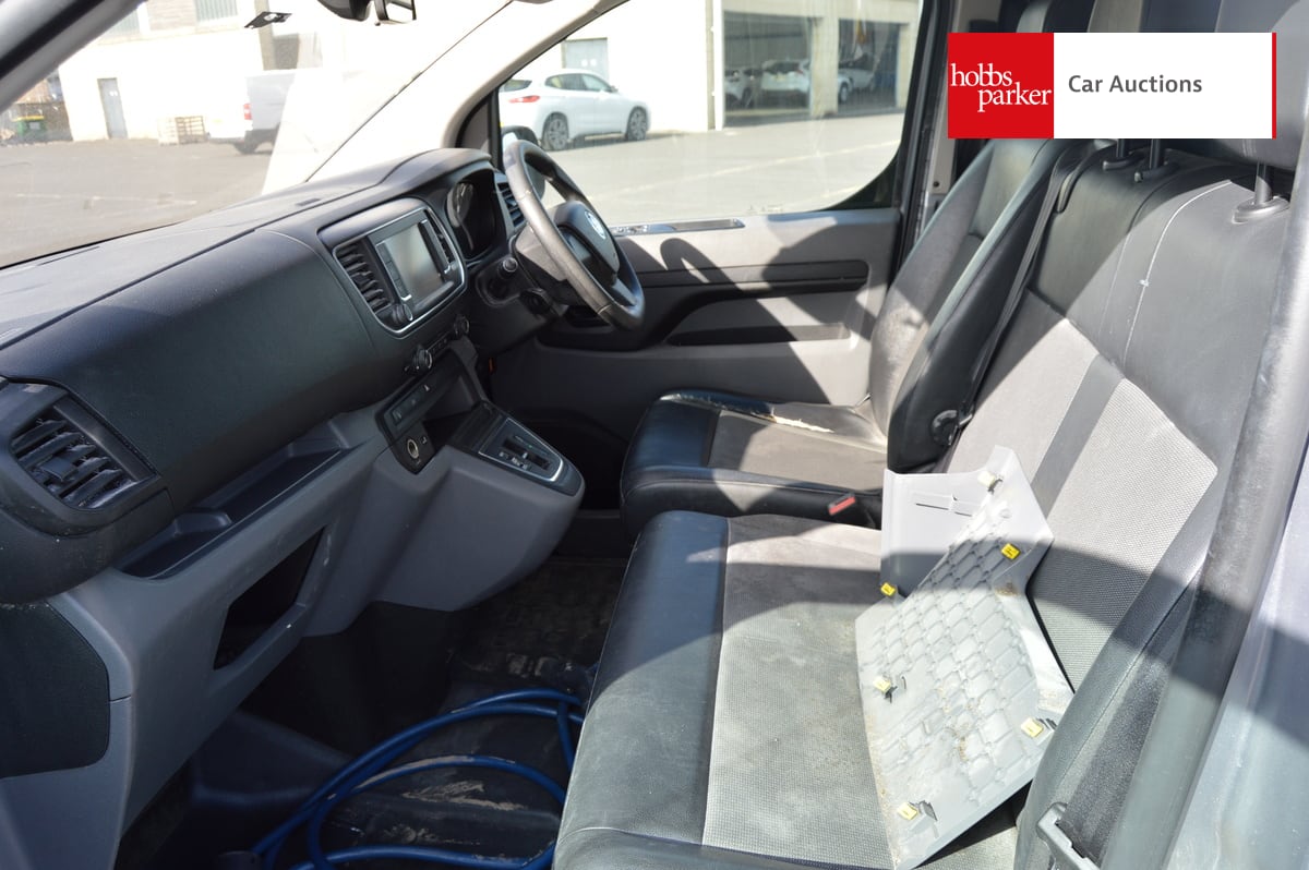 VAUXHALL VIVARO-E 3100 DYNAMIC image 9