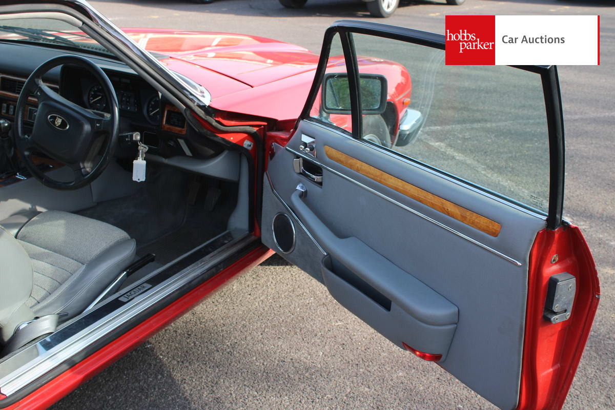 JAGUAR XJS 3.6 MANUAL image 16