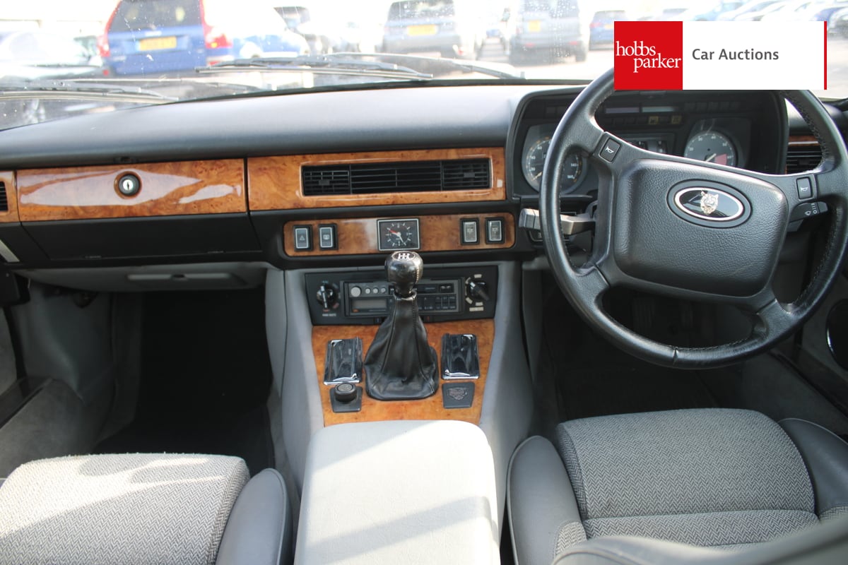 JAGUAR XJS 3.6 MANUAL image 18
