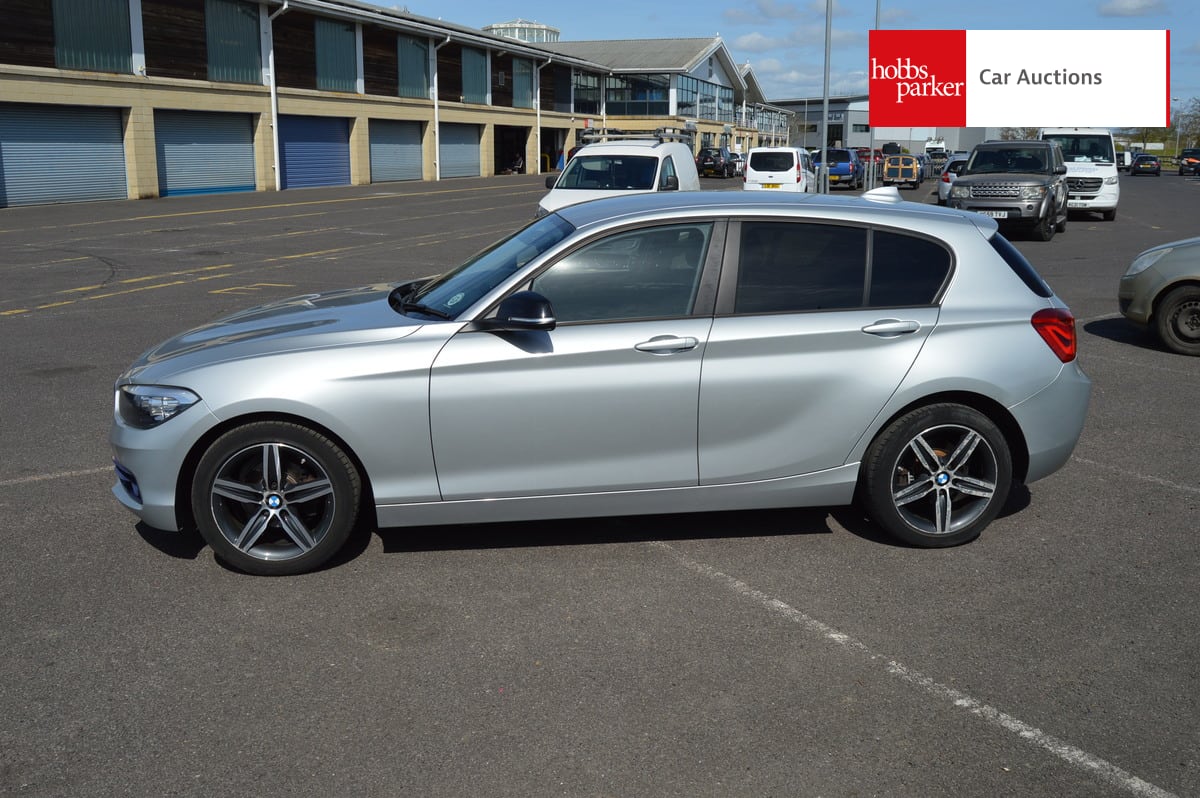 BMW 118I SPORT image 6