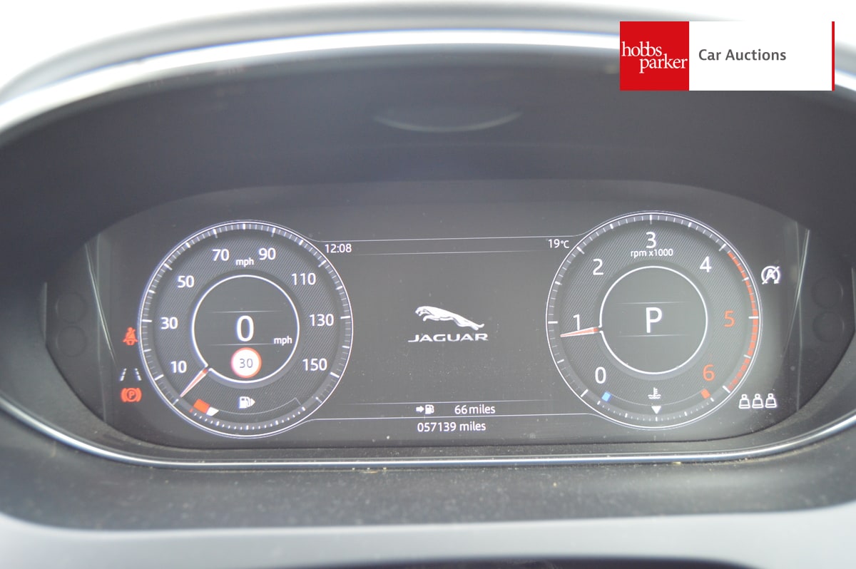 JAGUAR E-PACE CHEQUERED FLAG D AWD A image 16