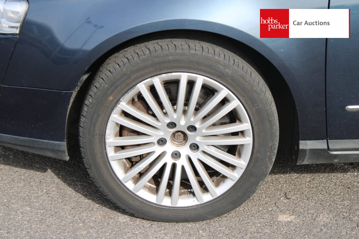 VOLKSWAGEN PASSAT SEL 3.2 V6 AUTO image 10