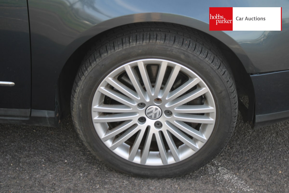VOLKSWAGEN PASSAT SEL 3.2 V6 AUTO image 14