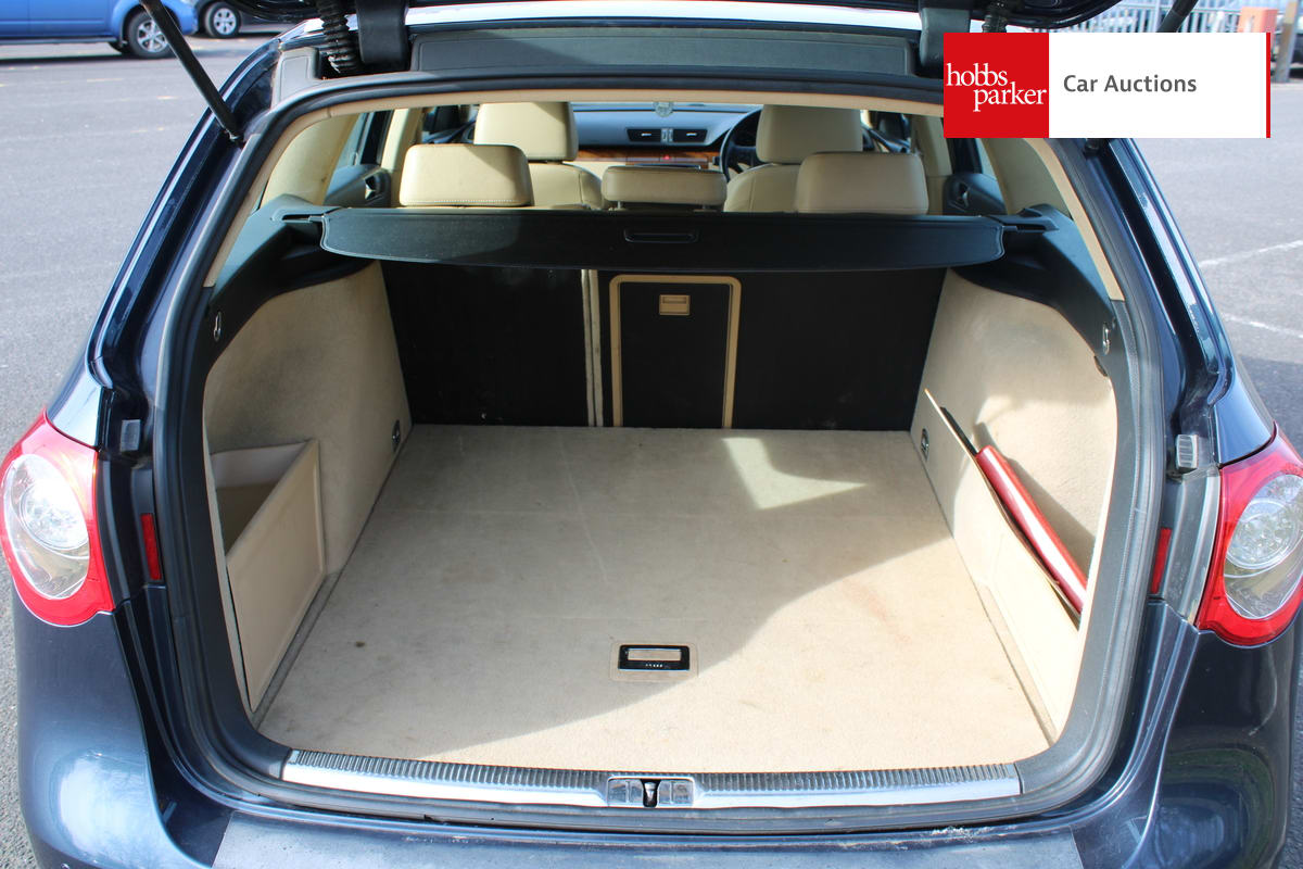 VOLKSWAGEN PASSAT SEL 3.2 V6 AUTO image 19