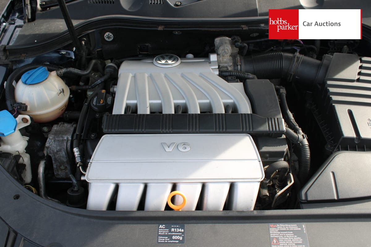 VOLKSWAGEN PASSAT SEL 3.2 V6 AUTO image 30