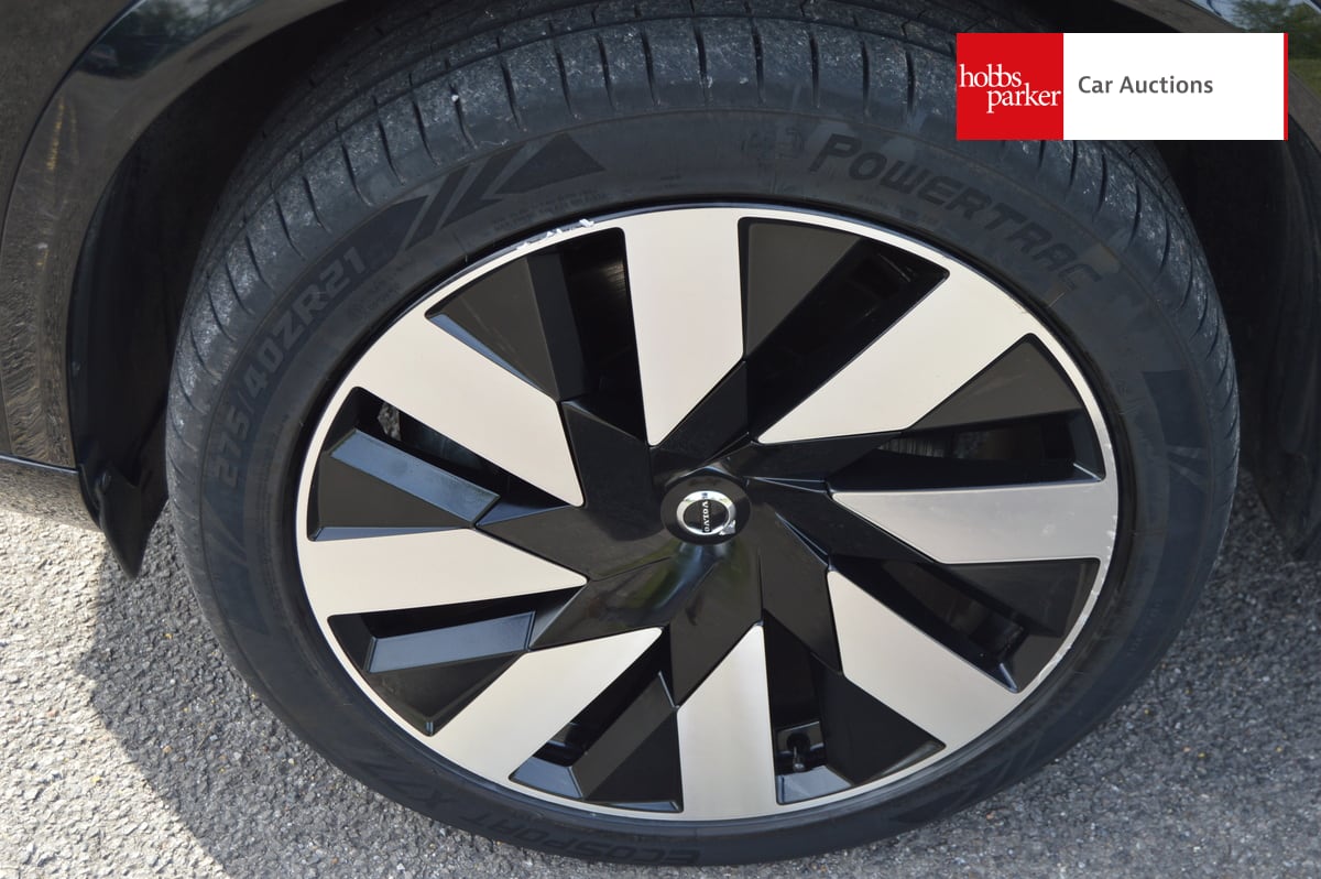 VOLVO XC90 + T8 RECHARGE AWD AUTO image 9